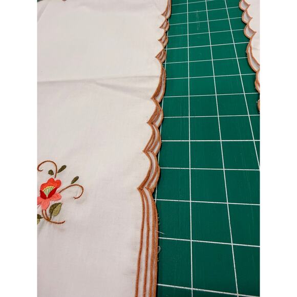 Vintage Scalloped Embroidered Napkins Set of 8 French Country Grandmillennial - Picture 4 of 12